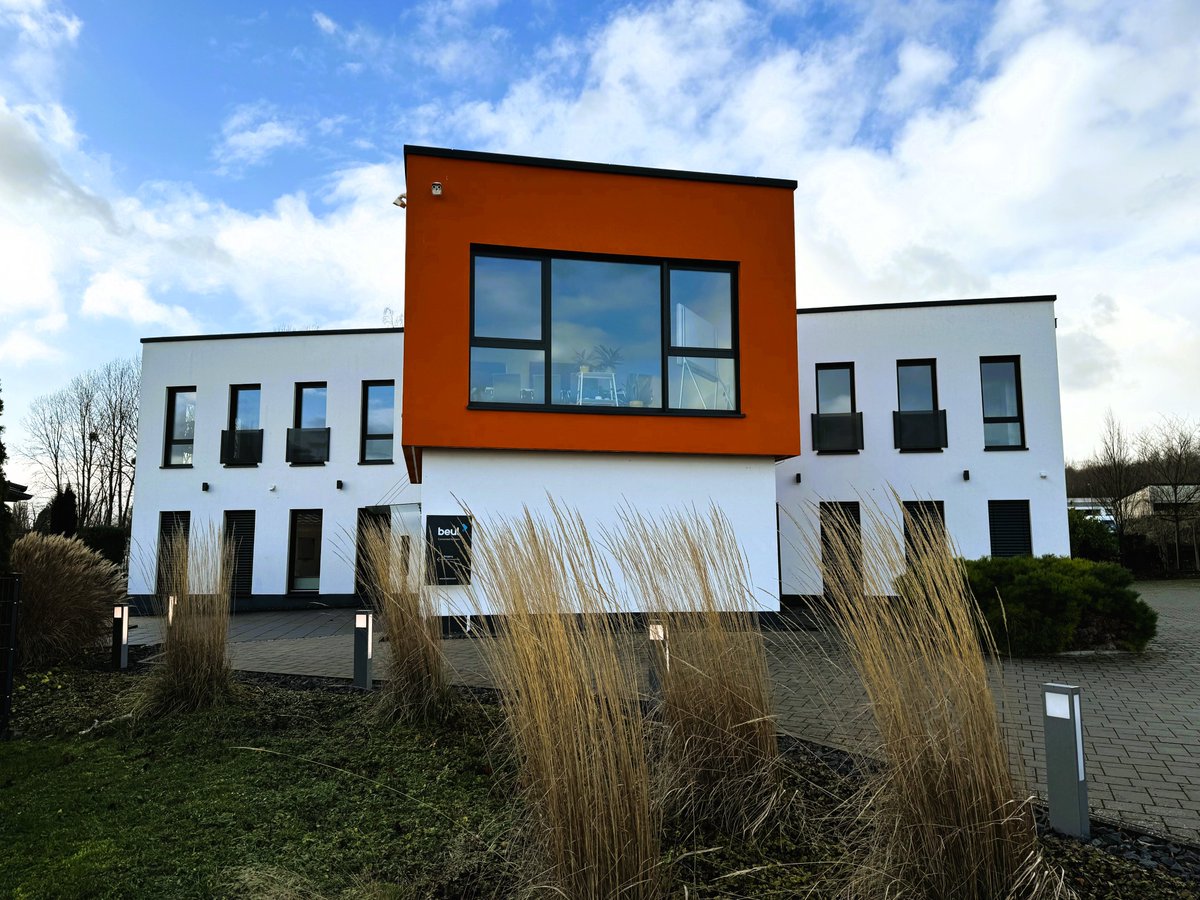 beulcom's tweet photo. Neues Jahr, neue Räume - das #BEUL Team ist umgezogen! 🚀
Wir freuen uns, offiziell mitteilen zu können, dass wir unseren neuen #Unternehmenssitz in #Dornburg (nahe Limburg) bezogen haben. https://t.co/zxW2MVtg1j