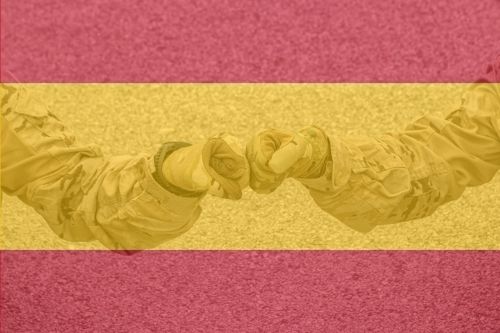 Armada_esp's tweet photo. Antes de cerrar el primer día del año, queremos acordarnos de todos aquellos compañeros que han iniciado la primera #Singladura de 2025 lejos de casa.
¡No hay mayor honor y orgullo que servir a España! Gracias por vuestra labor y #FelizAño.
#BuenasNoches
#SomosLaArmada🇪🇸⚓️ https://t.co/8PK1Pu3L0D