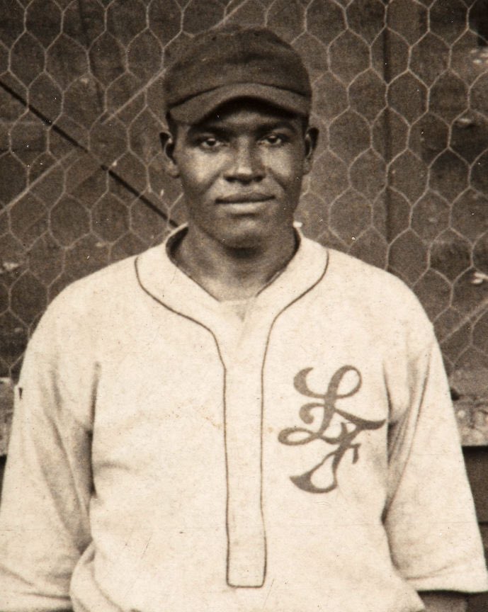 Negro Leagues star hurler Webster McDonald, born #OTD 125 years ago. 2 titles with Chicago American Giants in 1926, 1927 &amp; NNL best WHIP in ‘27; also on integrated Little Falls, MN team 1928-32 (below) with 98-8 W-L record, &amp; 14-2 vs MLB in exhibitions, beating Dizzy Dean 4 times