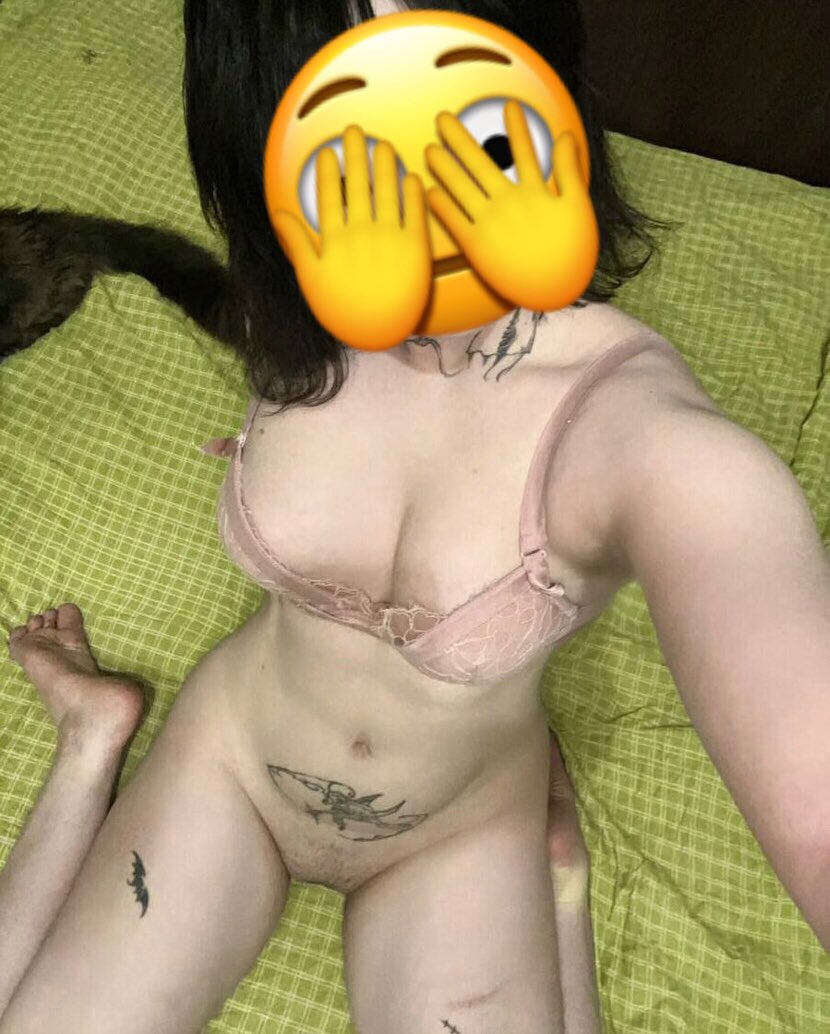 LivSlayy's tweet photo. ~ 18 
 ~ bi (prefer girls 🥰)
  ~ new to nsfwtwt
   ~ idm to trade 🤭
    ~ 💜 and retweet for moots 🥹 https://t.co/xMjEpUarQc
