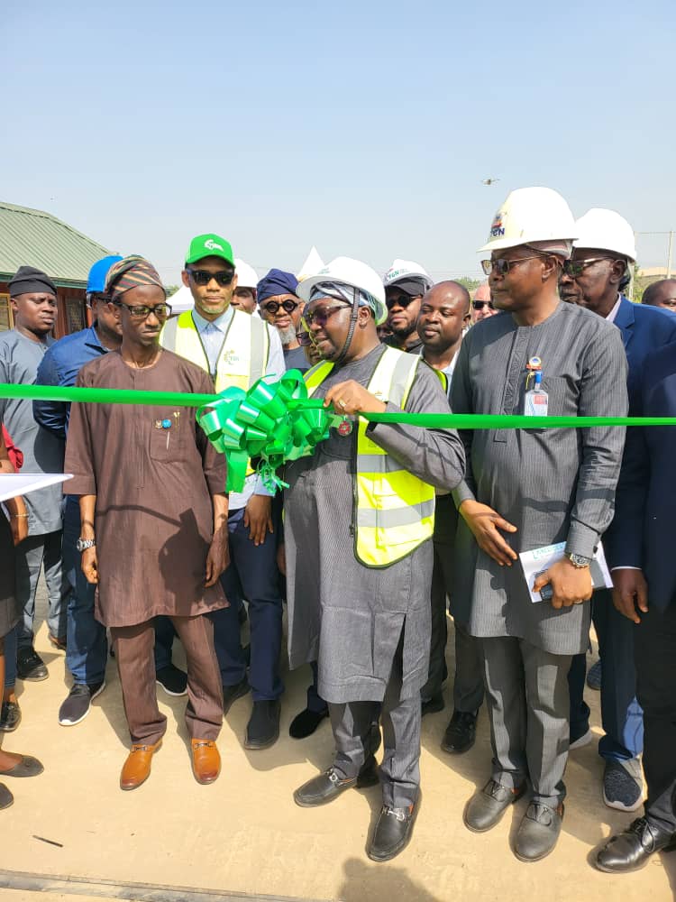 Minister of Power, Chief Adebayo Adelabu on Friday 20th December, 2024 a commissioned a  63MVA, 132/33kV mobile substation installed under the pilot phase of the Presidential Power Initiative (PPI) at the University of Ibadan, Transmission Substation, Ibadan, Oyo State and