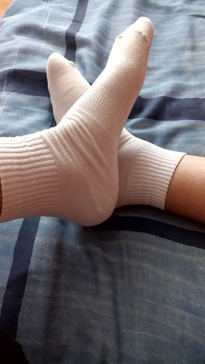 Jacksocks16's tweet photo. Feliz aΓ±o nuevo, hoy es dΓa de descanso.πβΊοΈ#fetichecalcetinesblancos #whitesocksgay #feetsmen #whitesocksgay #smellmysocks #whitesocksmen #calcetinesblancos https://t.co/uZDI2DnGKW