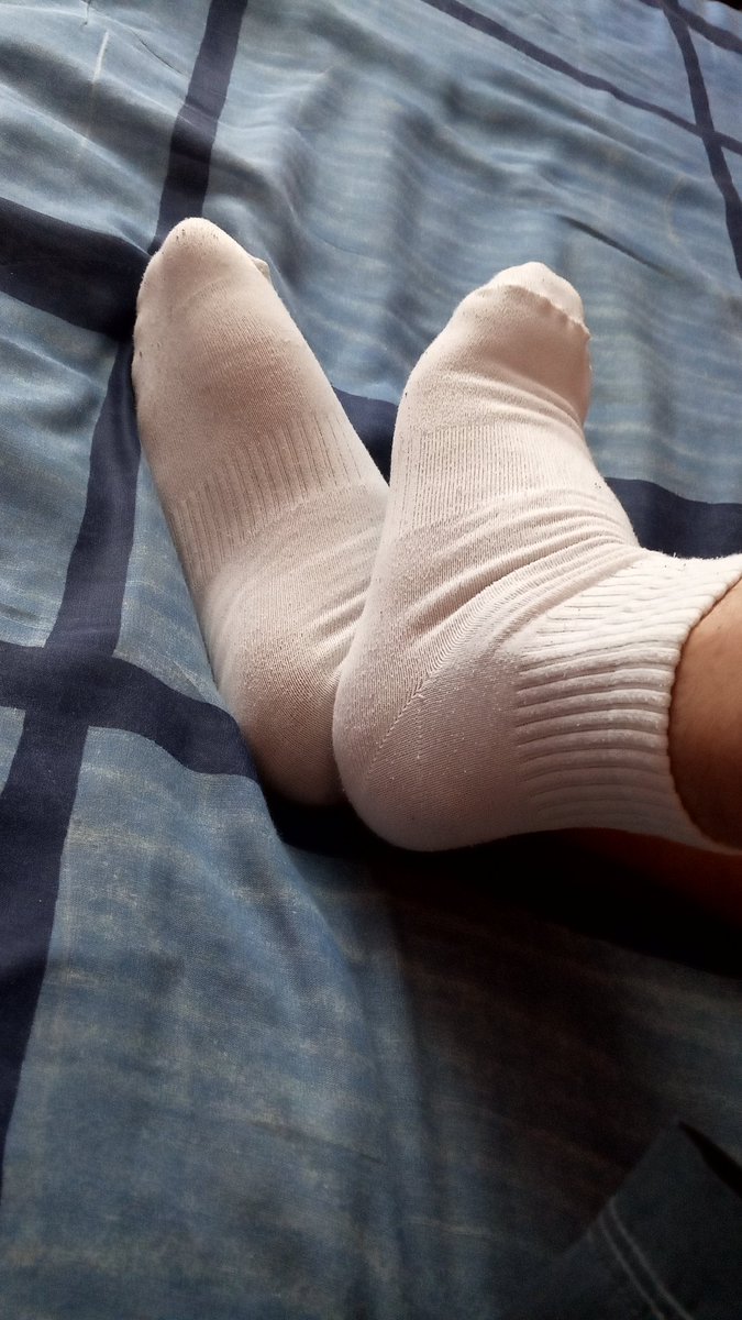 Jacksocks16's tweet photo. Feliz aΓ±o nuevo, hoy es dΓa de descanso.πβΊοΈ#fetichecalcetinesblancos #whitesocksgay #feetsmen #whitesocksgay #smellmysocks #whitesocksmen #calcetinesblancos https://t.co/uZDI2DnGKW