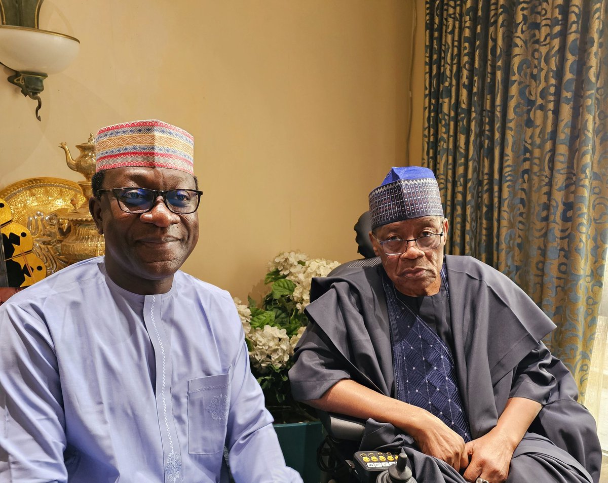 Hon Abdulmumin Jibrin Kofa (Jarman Bebeji), member representing Kiru/Bebeji constituency, Kano, paid homage (31-12-24) to former President and elderstatesman, General Ibrahim Badamasi Babangida (rtd), at his residence in Minna, Niger state

Sani Ibrahim Paki
Media Aide
01-01-2025