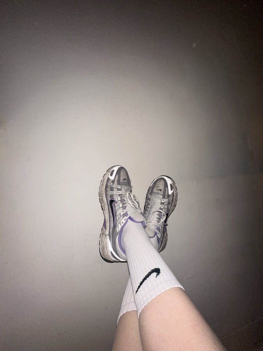 BowToQueenE's tweet photo. Zoals jullie domme schoothonden zien heb ik nieuwe schoenen nodig, wie is de gelukkige hond? 💶🙂‍↕️🫦 

Stuur een privébericht en ik stuur jou een betaalverzoek 👸🏼✨ https://t.co/JmLydgnFPM