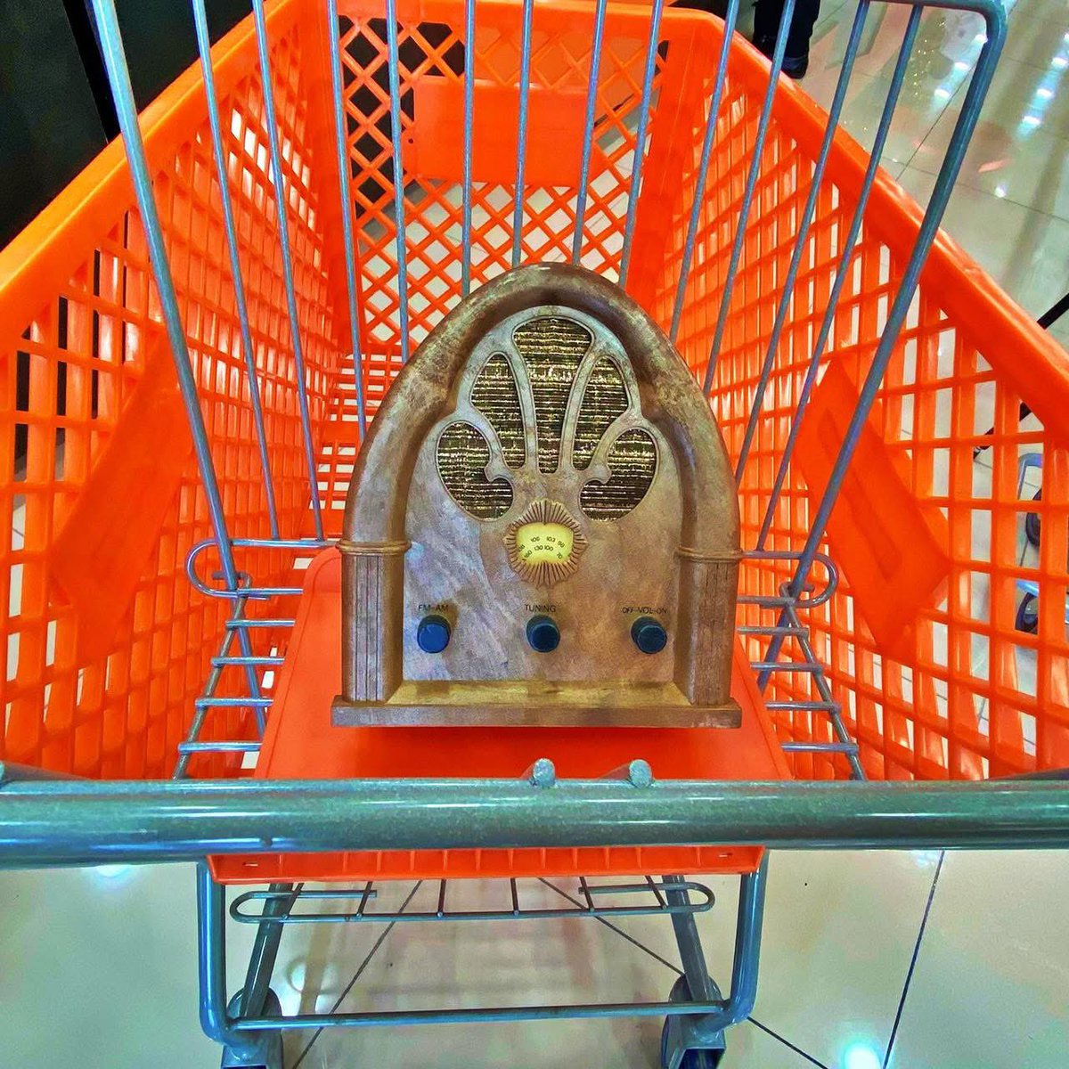 El radio está tocando tu canción... 🎶 
¡Chau, Leo! 🧡
#LeoDan #LeoDanPorSiempre