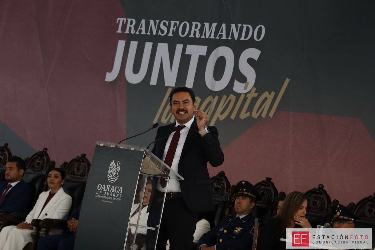 Pau_Rios_'s tweet photo. #LasMujeresImportamos
A @raychagoya no le importan las mujeres, pese a que somos mayoría; y lo demuestra desde el 1er día de su administración. Lo que no se nombra no existe. El hoy presidente municipal de @MunicipioOaxaca borra a las mujeres en su leyenda de “gobierno” https://t.co/KBVoflgP2p