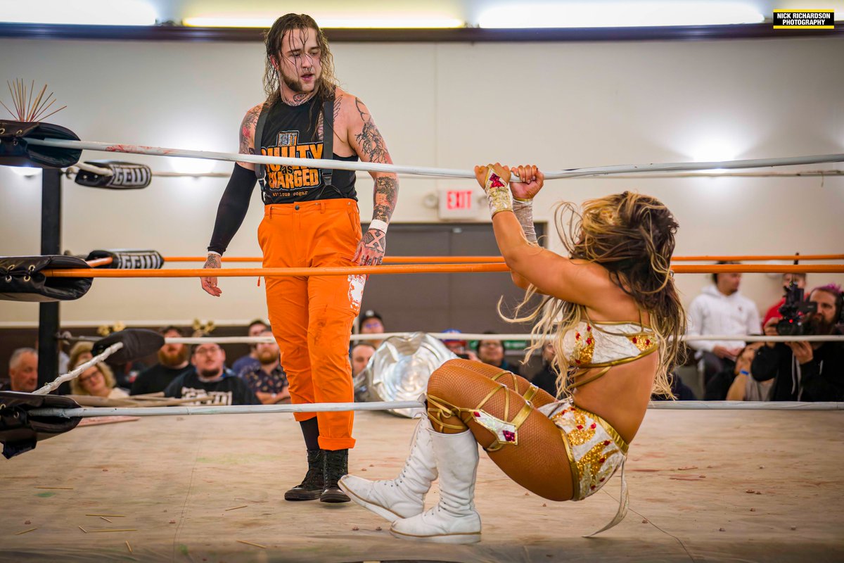 NickNrichard's tweet photo. Photos from New Year’s Eve GCW Show “Til Infinity” at The Mecca
@GCWrestling_
#GCW
#GCWInfinity
@Atticus_Cogar vs @meganbayne as the Do I Die Rumble final two! https://t.co/LQNKVSVvT4