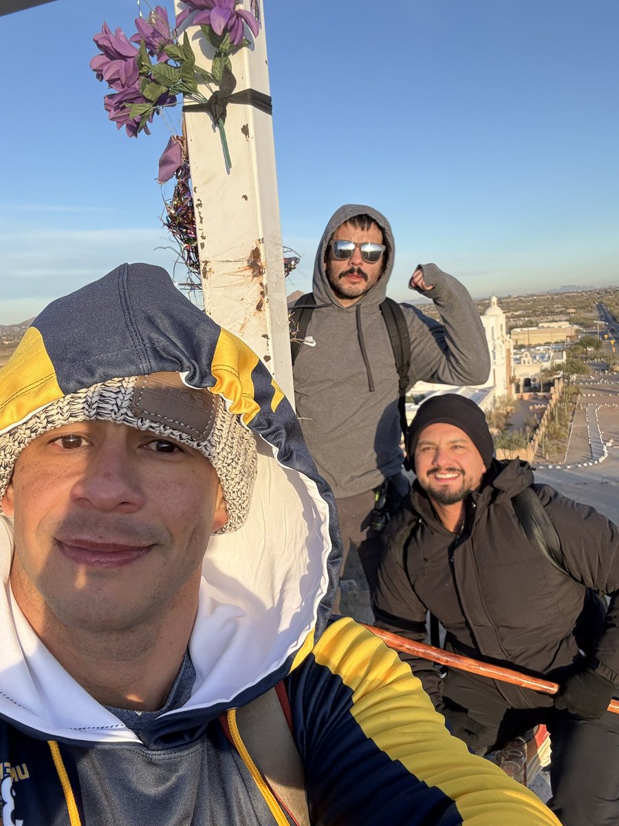 BurrIii's tweet photo. @Cobratate 11 mile prayer walk at 4am sir. Started the year with: sacrifice, suffering, prayer and gratitude 🙏🏽. Thank you for all that you do 👊🏽 https://t.co/msRcEYOlOW