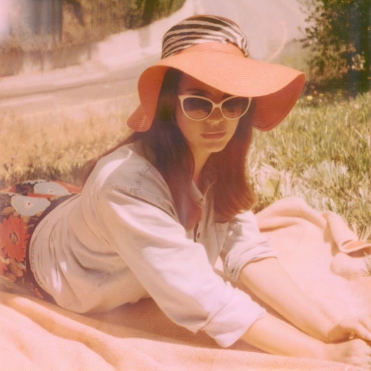 whitehotblvdd's tweet photo. Maturing is realising that Honeymoon is Lana’s best album to date💋💋 https://t.co/kK7ld10nsz