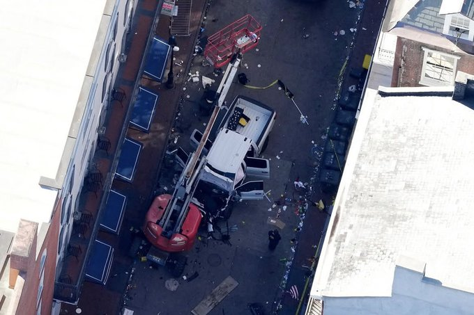 MarioNawfal's tweet photo. 🚨🇺🇸BREAKING: AUTHORITIES REVIEWING VIDEO OF 4 SUSPECTS PLACING EXPLOSIVES IN NEW ORLEANS ATTACK

Investigators have reviewed footage of 3 men and a woman placing explosives linked to the New Orleans terror attack, according to official documents.

Source: BNO News https://t.co/bR2TzHJegE