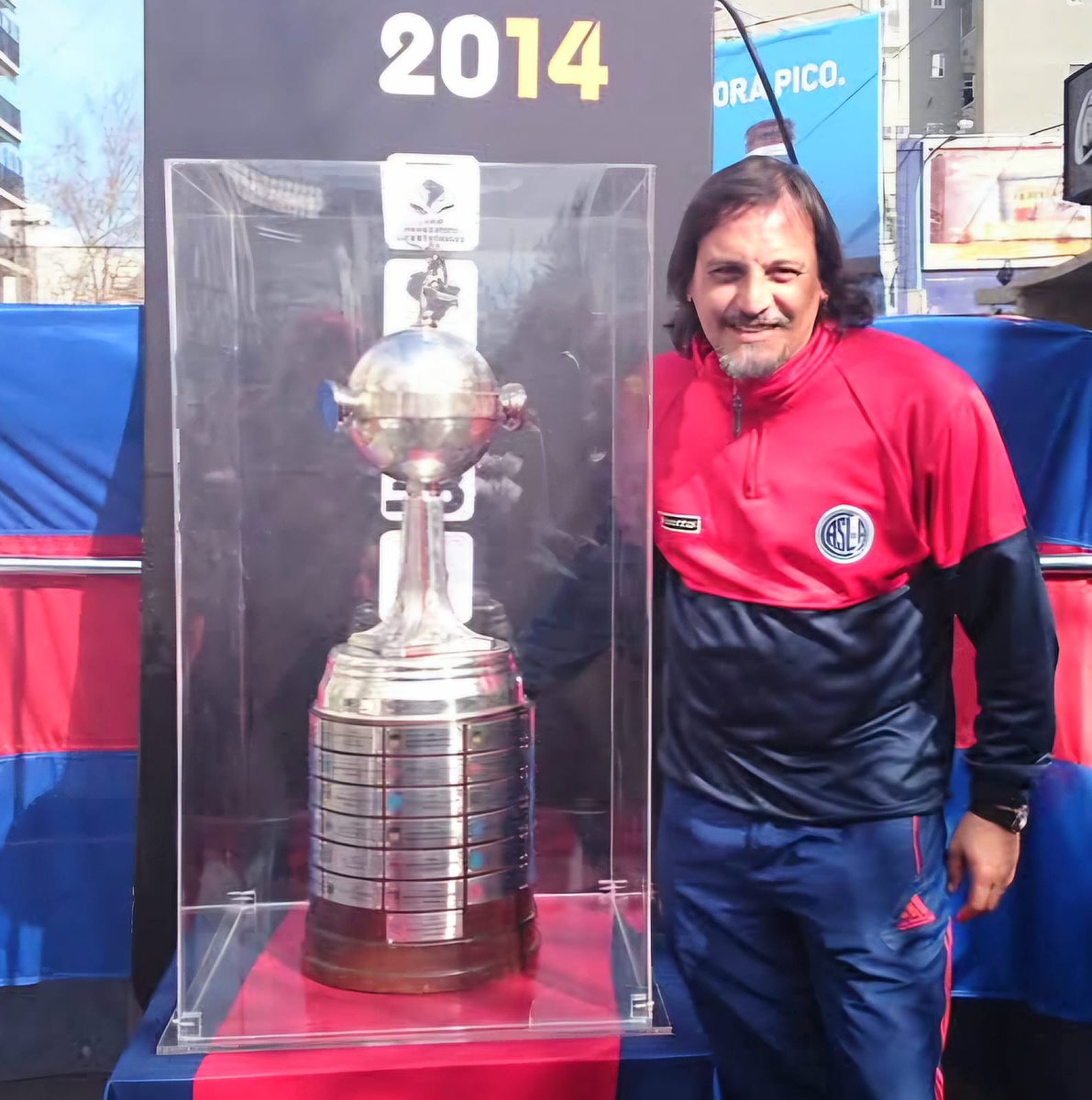 HASTA SIEMPRE, PABLO QUERIDO

Hoy nos toca despedir a nuestro compañero y amigo, el entrañable Pablo Miceli.
Tu amor incondicional y tu entrega por San Lorenzo permanecerán por siempre en nuestros corazones.