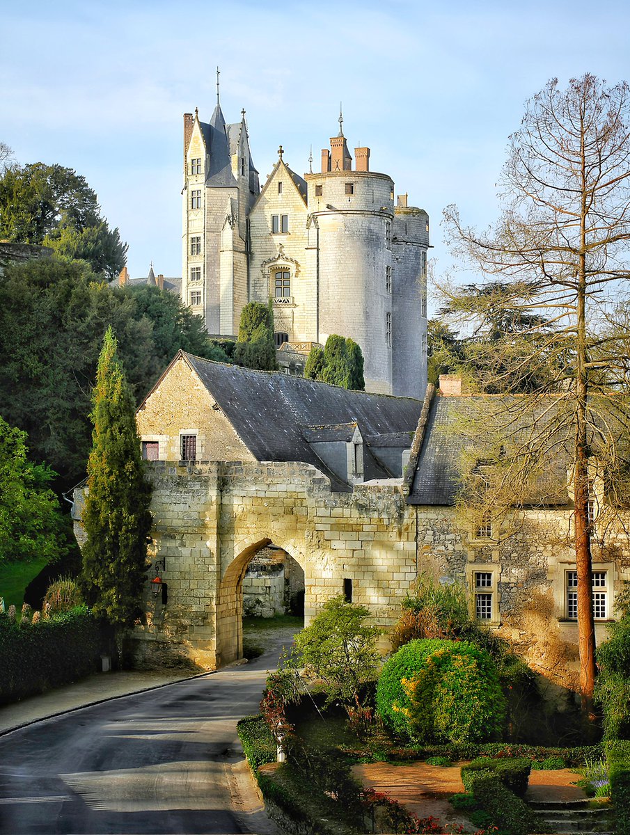 MontreuilBellay's tweet image. 🔴 𝟭𝟬𝟬𝟬 𝗔𝗡𝗦 🎉 | Nous y sommes. C'est non sans émotion que nous vous souhaitons une merveilleuse année 2025 ! ✨️

Cette année nous célébrons ensemble un millénaire d'histoire, rien que cela ! Bonne année 2025 à tous ! ♥️🏰 #BonneAnnee2025 #BonneAnnee2025 #MeilleursVoeux