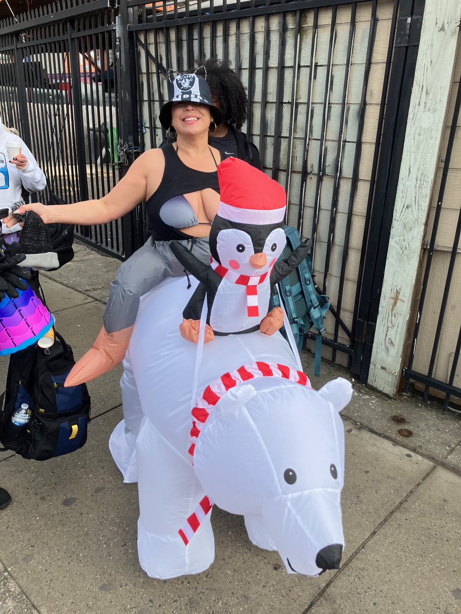 RubysBarGrill's tweet photo. Coney Island's famous New Year's Day Polar Bear Plunge will be starting SOON! If you're not here yet, WATER you waiting for?! The 2025 FUN has already begun. See you on the boardwalk at legendary @RubysBarGrill! ๐๐๐๐น
#ConeyIsland #NewYears2025 #PolarPlunge #NewYearsFun https://t.co/bIXTXF9eDo