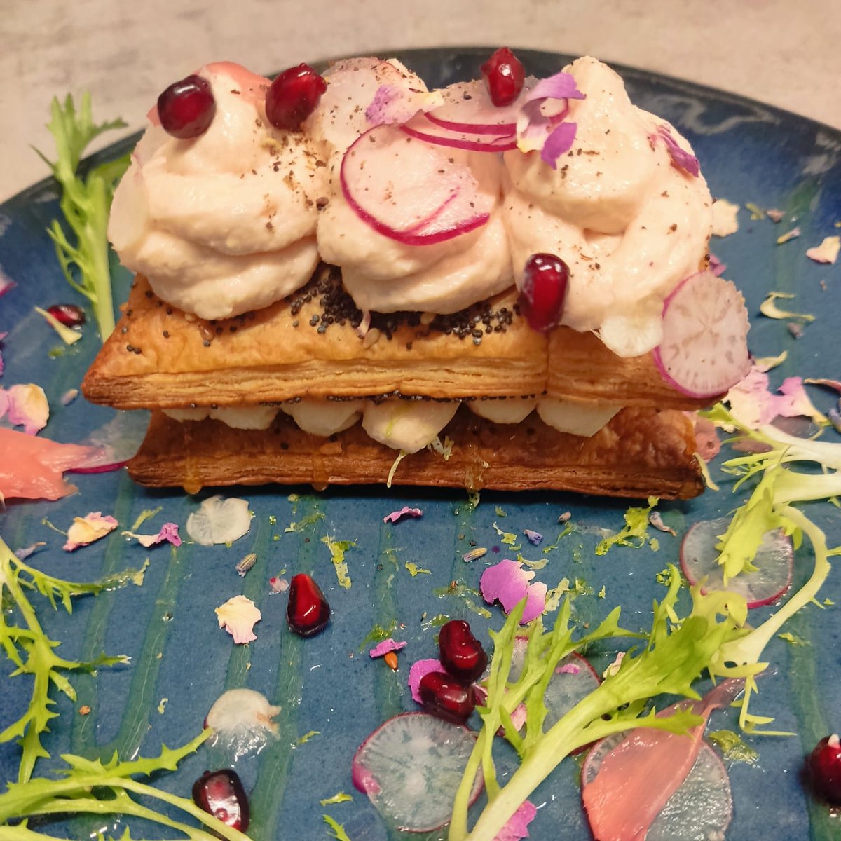 27Gourmand's tweet photo. Looking for a traditional restaurant 10 minutes away from #moulinrougeofficiel ? We welcome you from monday to saturday from 7 pm.  https://t.co/7iXGQ9HmYU for your réservations. https://t.co/QQedlzyYQA