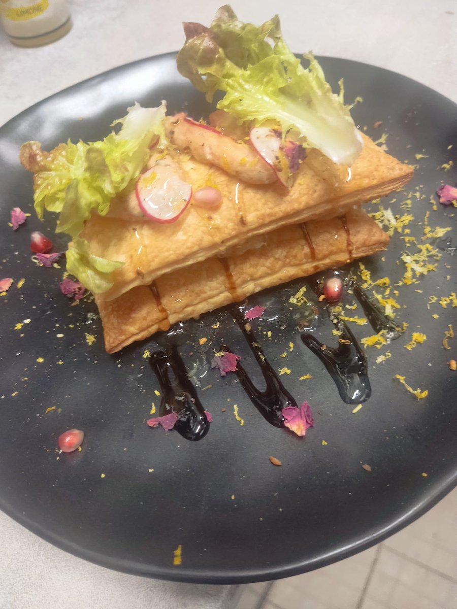 27Gourmand's tweet photo. Looking for a traditional restaurant 10 minutes away from #moulinrougeofficiel ? We welcome you from monday to saturday from 7 pm.  https://t.co/7iXGQ9HmYU for your réservations. https://t.co/QQedlzyYQA