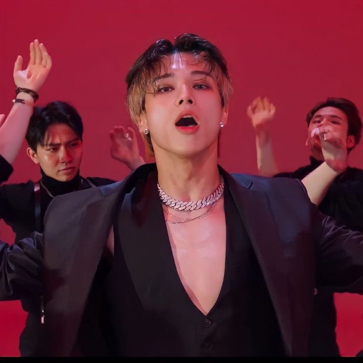 jwyouluv's tweet photo. first tweet in 2025 and its atom wooyoung https://t.co/NnU6UgKUlr
