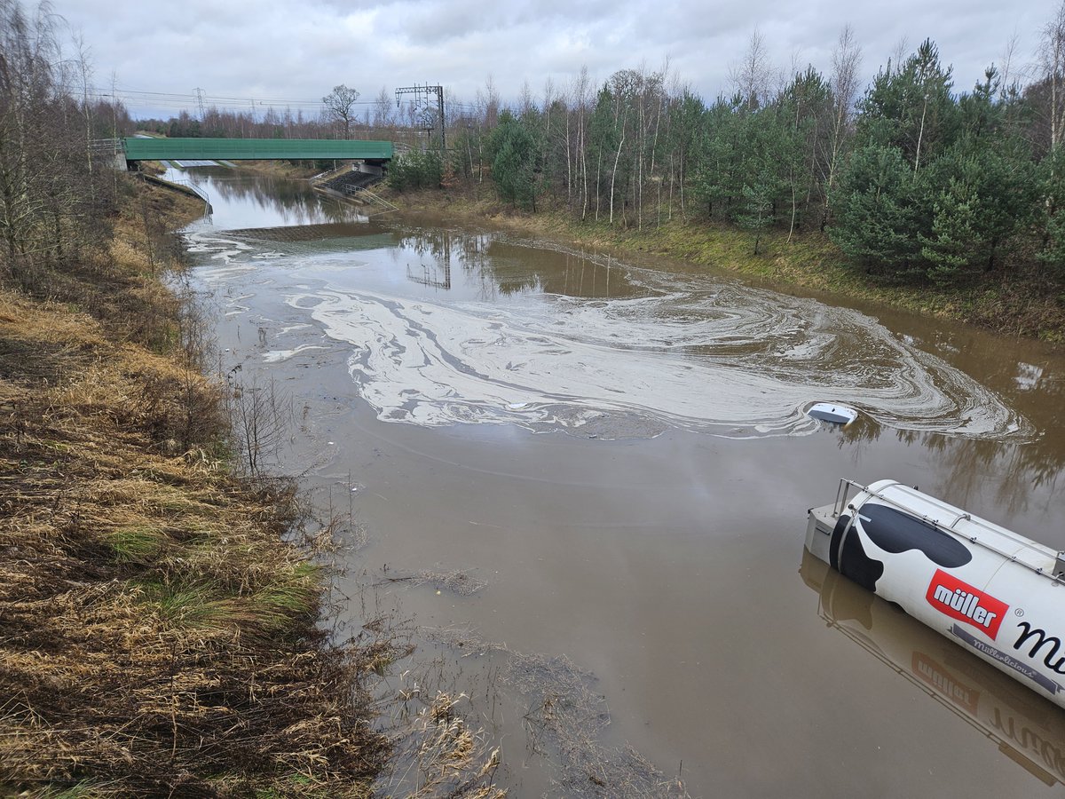 rb357's tweet photo. Flooding in Wilmslow, Handforth & Nether Alderley #Flooding #ukfloods #Wilmslow #Handforth https://t.co/EQivS9GmrW