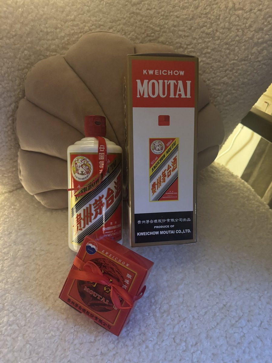 Selling a bottle of #Moutai Flying Fairy

Complete with box and glasses

<a href="/Moutai_Sol/">$MOUTAI (Memecoin)</a> $MOUTAi <a href="/MoutaiGlobal/">Moutai Global</a> 

DM for further info
