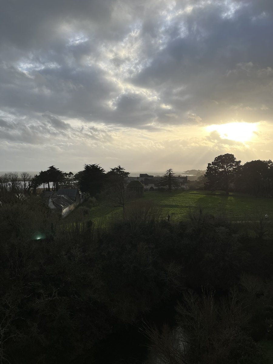 Visite du Château de Suscinio.
Bonne activité pour occuper les enfants : la chasse aux #playmobils dans le château !
#château #morbihan #Bretagne 
@MorbihanTourism <a href="/regionbretagne/">Région Bretagne</a>
