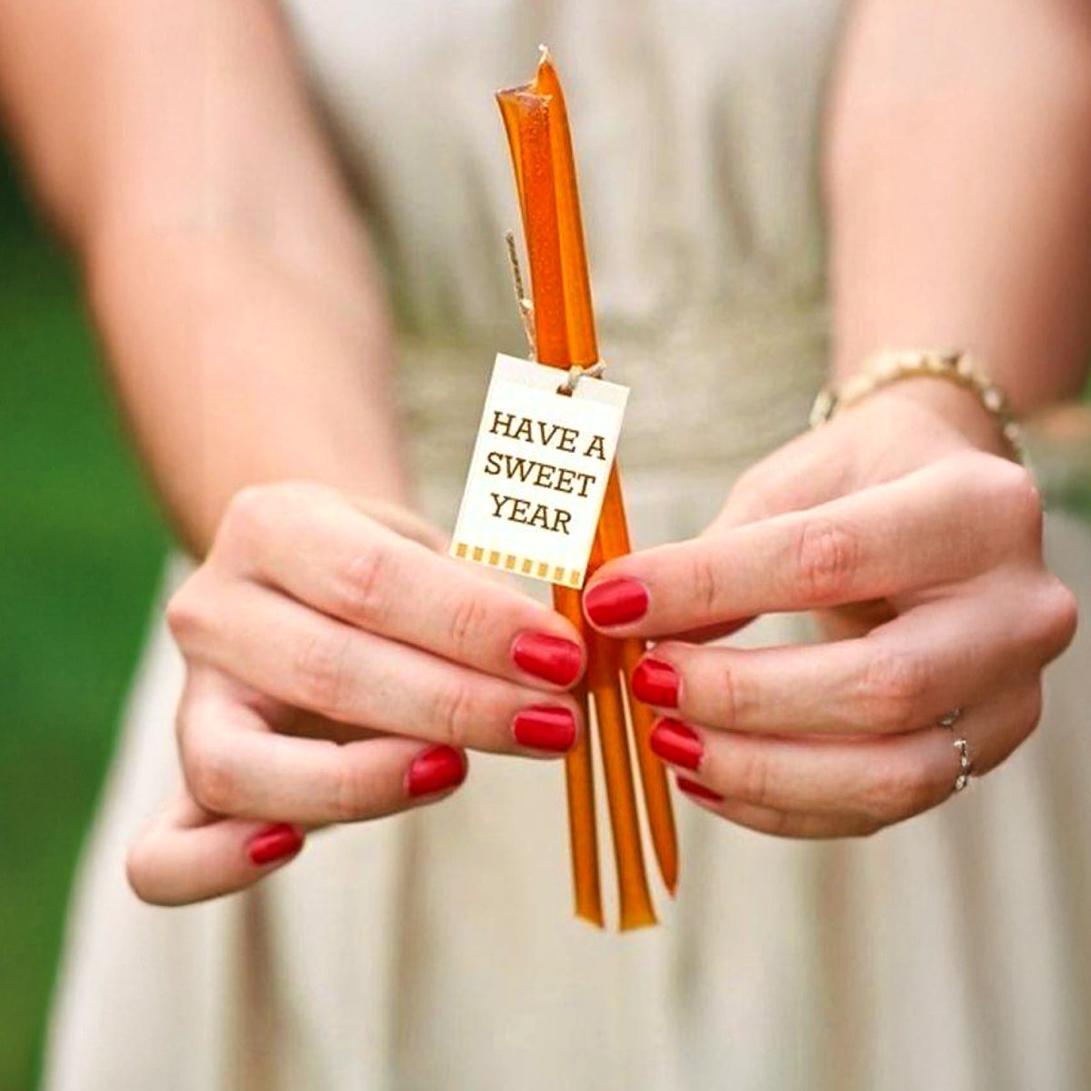 RegisterBeeFarm's tweet image. Happy New Year from our family to yours! 🐝✨ We’re so grateful for the love and support we have received throughout the year. Thank you for welcoming us into your lives and being part of our journey. #newyear #beefarm #beekeepers