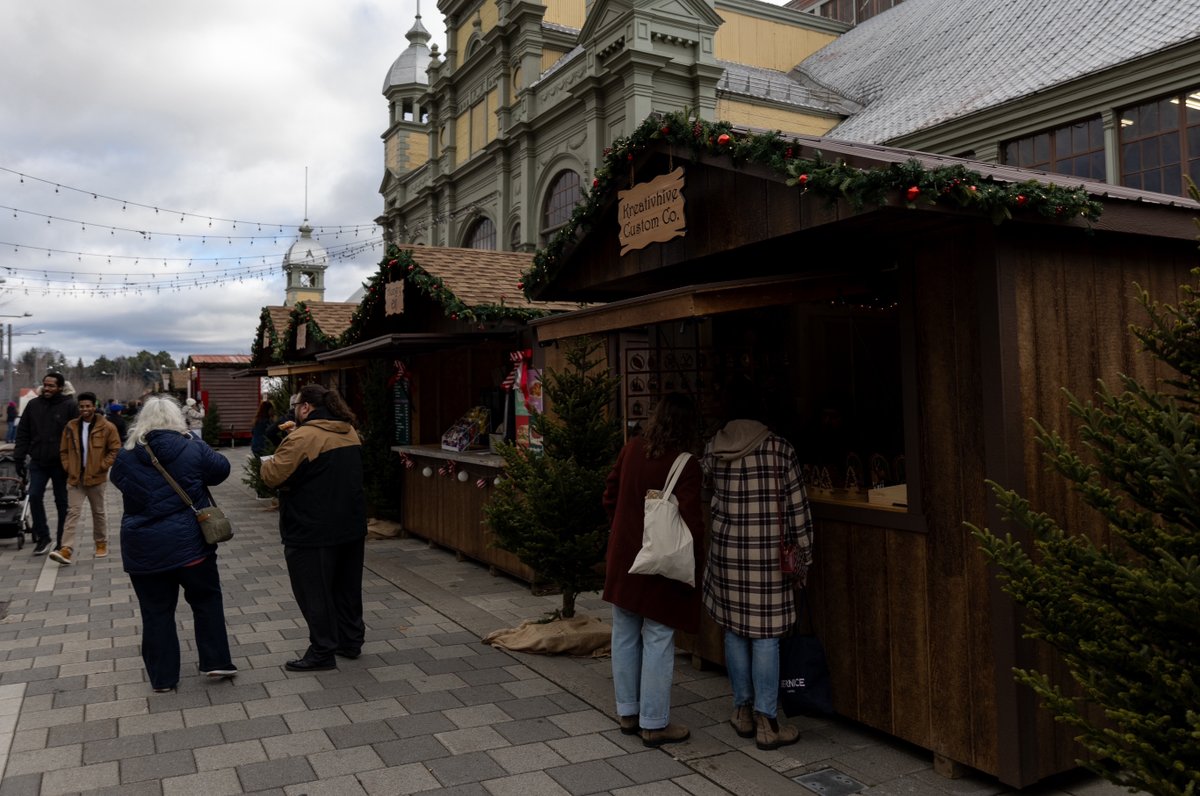 Only 5 days left! ⏳🎄

Happy New Year! Kick off 2025 with us at the Ottawa Christmas - we’re open from Noon to 5:00PM. Please note that not all vendors will be open but you can still stack up the festive cheer and indulge in local treats.

📸: Lynsey Roulston