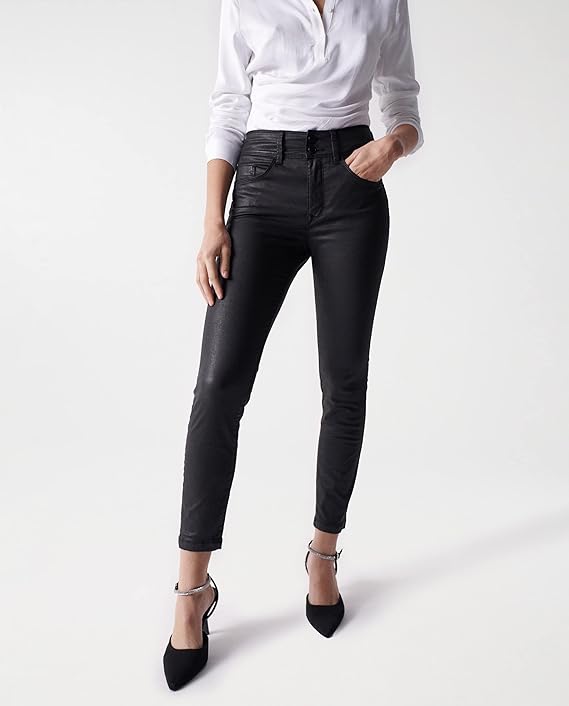 lifestopia's tweet image. 👖🔥 ¡El look perfecto para cualquier ocasión! 💃
Estos vaqueros Salsa con efecto coating te darán ese toque único de estilo y confort. ¡Lucirás increíble y cómodo todo el día! 🌟✨
📦 Compra ahora 👉 amzn.to/3W1m6Fi
#ModaSalsa #ad #EstiloÚnico #VaquerosDeModa 💥👗