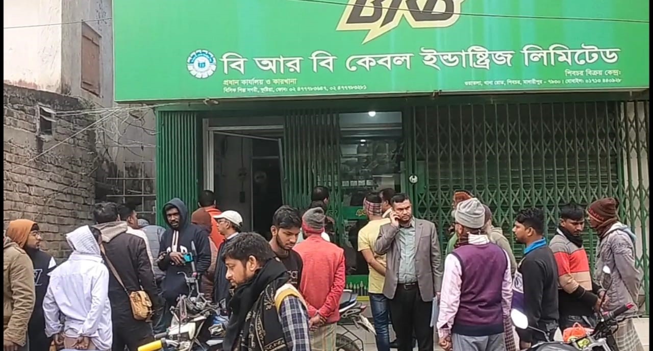 শিবচরে বিআরবি ক্যাবলের শো রুমে ডাকাতি