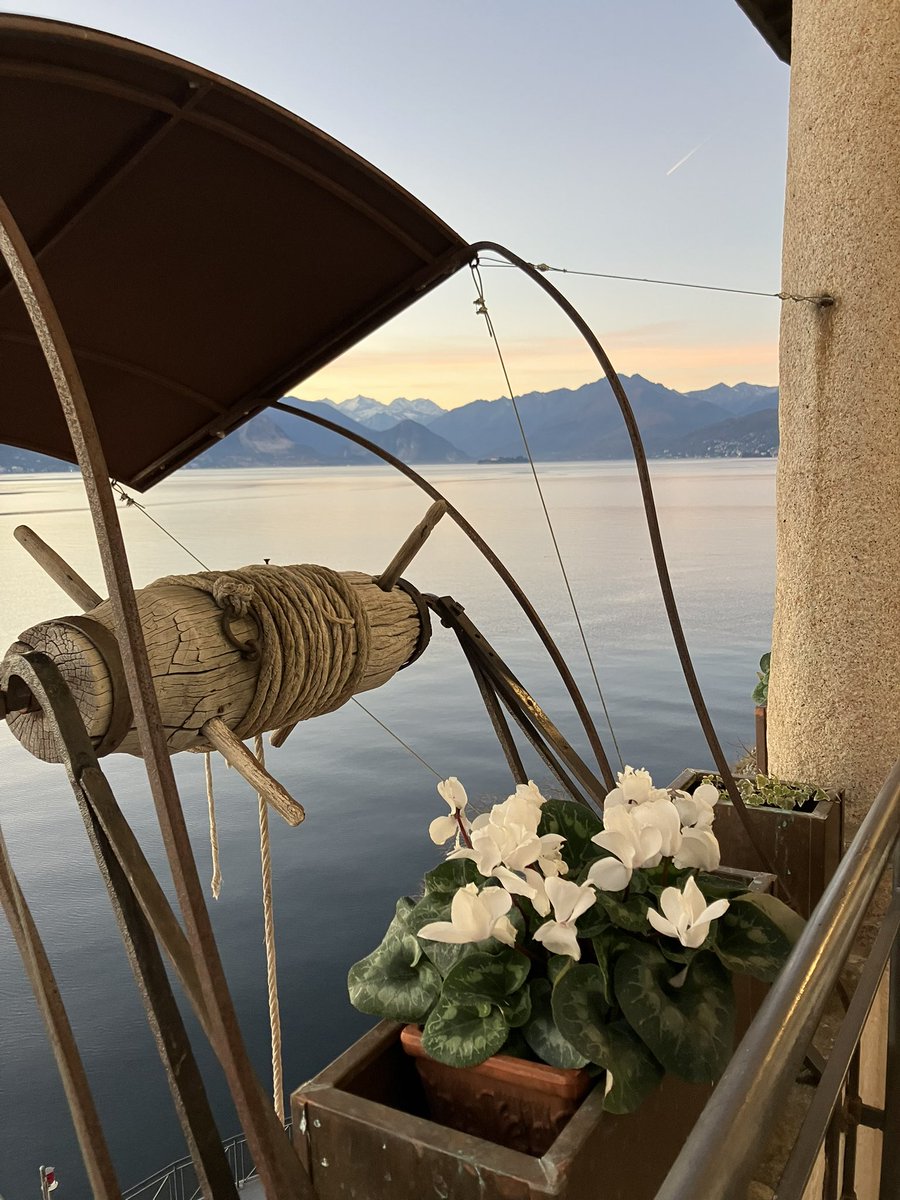 PrevotCecile's tweet image. Bonne année ! Buon Anno ! #SantaCaterinaDelSasso #LagoMaggiore #Lombardia #Italia