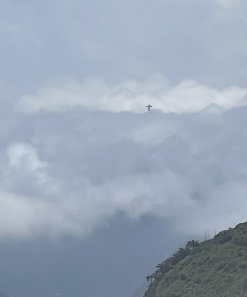 Maurormf's tweet photo. Tudo encoberto, menos o Cristo.

Que Jesus esteja assim também em nossas vidas, nesse ano de 2025! https://t.co/xbUgRitNgG
