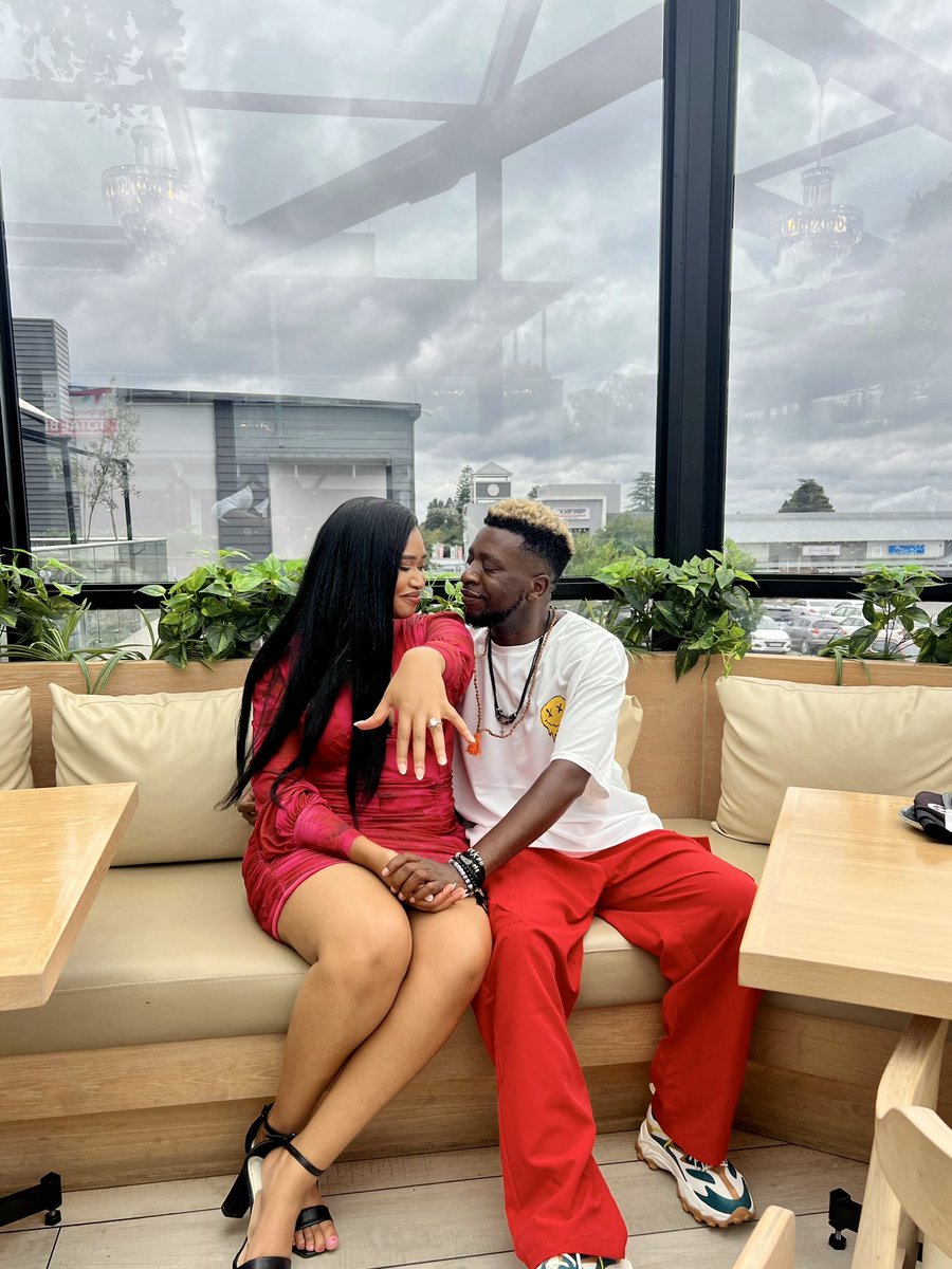 drfeel_'s tweet photo. She said yes ππππππ
Iβm so excited for the next chapter of our lives and doing this life thing with my best friend β€οΈβ€οΈ
I love you @nae
π
.
.
.
#happynewyear #happybirthday #proposal #iproposed #wegettingmarried #wifeyobe https://t.co/VcfHyQhIyD