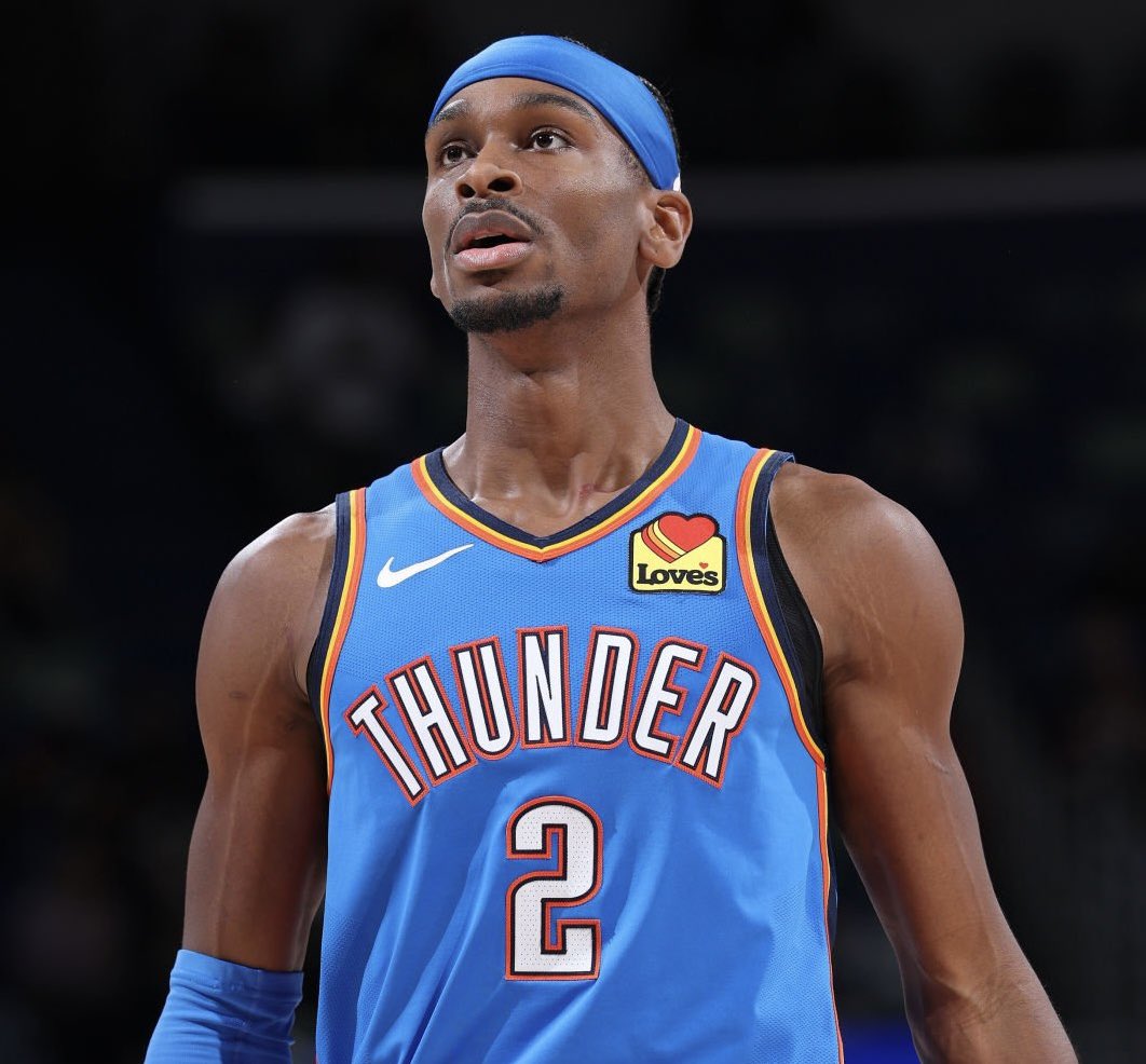 #Kikapu
Nyota wa timu ya Oklahoma City Thunder na timu ya taifa ya Canada,SHAI GILGEOUS ALEXANDER amekua mchezaji wa kwanza ndani ya NBA msimu huu wa 24/25 kufikisha alama 1000+

Ndani ya michezo 33 aliyocheza mpaka sasa msimu huu ana jumla ya alama 1021 huku akiwa mchezaji👇🏼