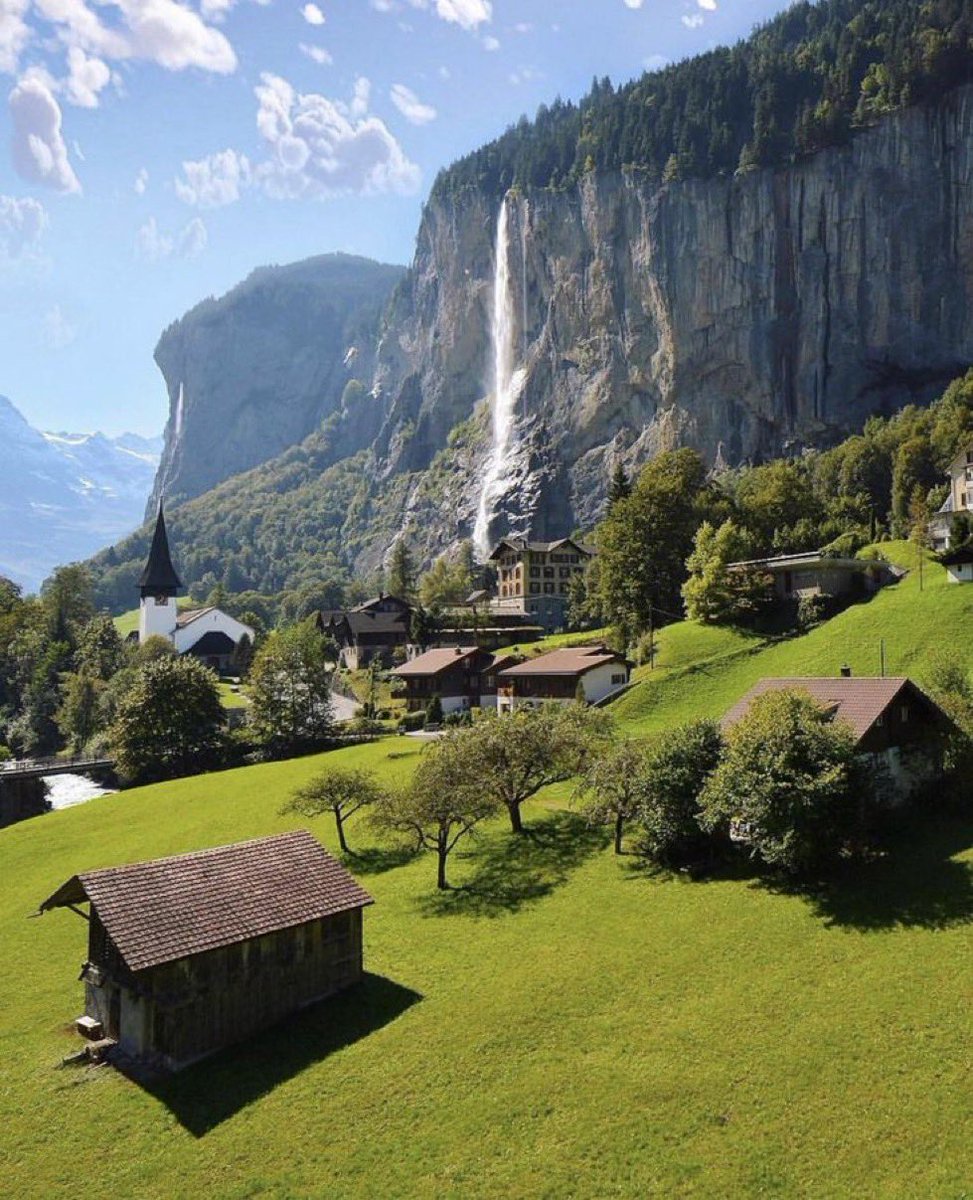 AbretuPotencial's tweet photo. Los 10 pueblos más surrealistas de la Tierra 

<🧵>

1. Lauterbrunnen, Suiza https://t.co/pcRwjysbvp