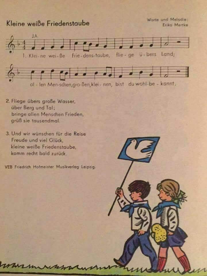 DDR_Reklame's tweet image. Gesundes neues Jahr euch allen.🍀🕊️🙂
Kleine weiße Friedenstaube ist der Titel eines in der DDR verbreiteten Kinderliedes. Text und Melodie wurden 1948 von der Kindergärtnerin Erika Schirmer aus Nordhausen verfasst.
#Friedenstaube #DDR #GDR #Ostalgie #EastGermany