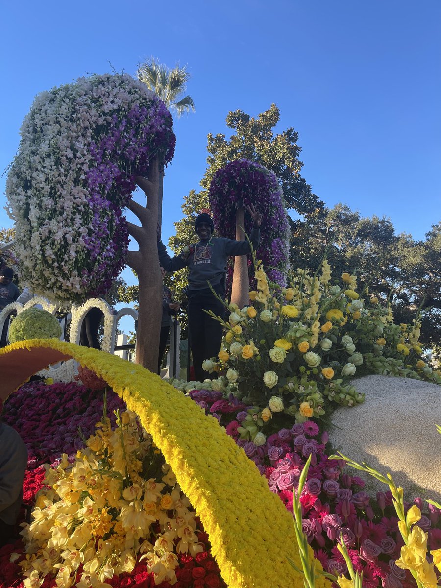 IntMedAbel's tweet image. About to start in the Rose 🌹 Parade in Pasadena!