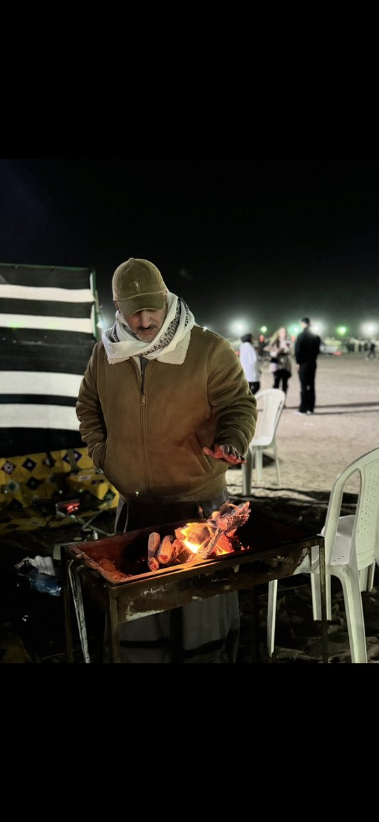 اعتقد ان الفرح في هذي الدنيا قليل

واعترف اني وحيد وفقدة الاحباب غربه

يعني حب مو ما تحب لكن تهيأ للرحيل

وافهم ان الاختبار بيكون باكثر شي تحبه

كم غريب يمر حياتك تكتشف انه اصيل

يمحي جروحٍ تركها منهو في حضنك تربى

مناف نذر