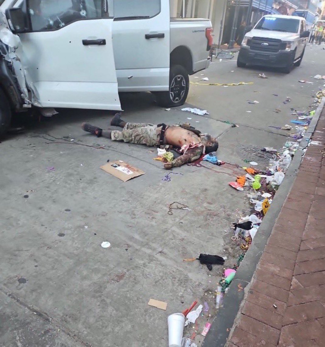MostlyPeaceful's tweet photo. Reportedly the New Orleans attacker, why is he wearing a multicam combat uniform? https://t.co/xfAgFSgPLm