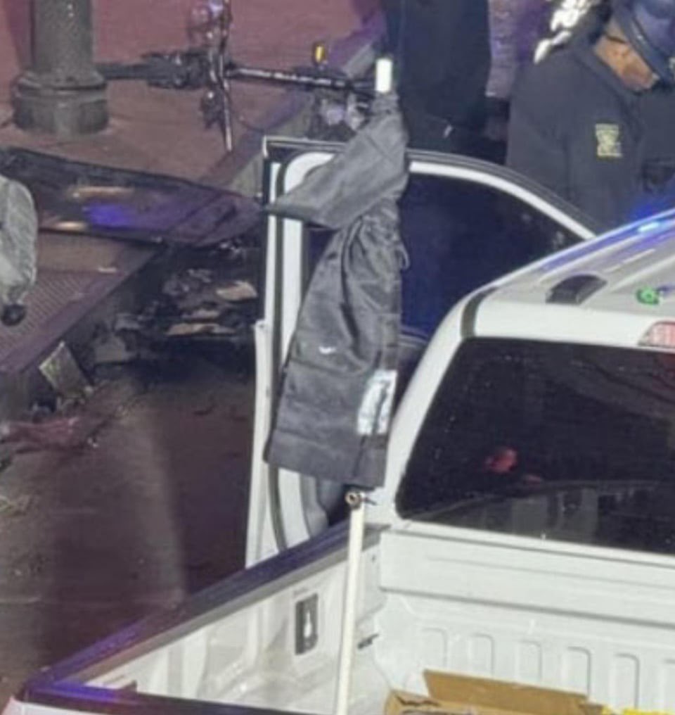 What flag is on the back of this pickup truck that was used by the NOLA Bourbon Street terrorist?