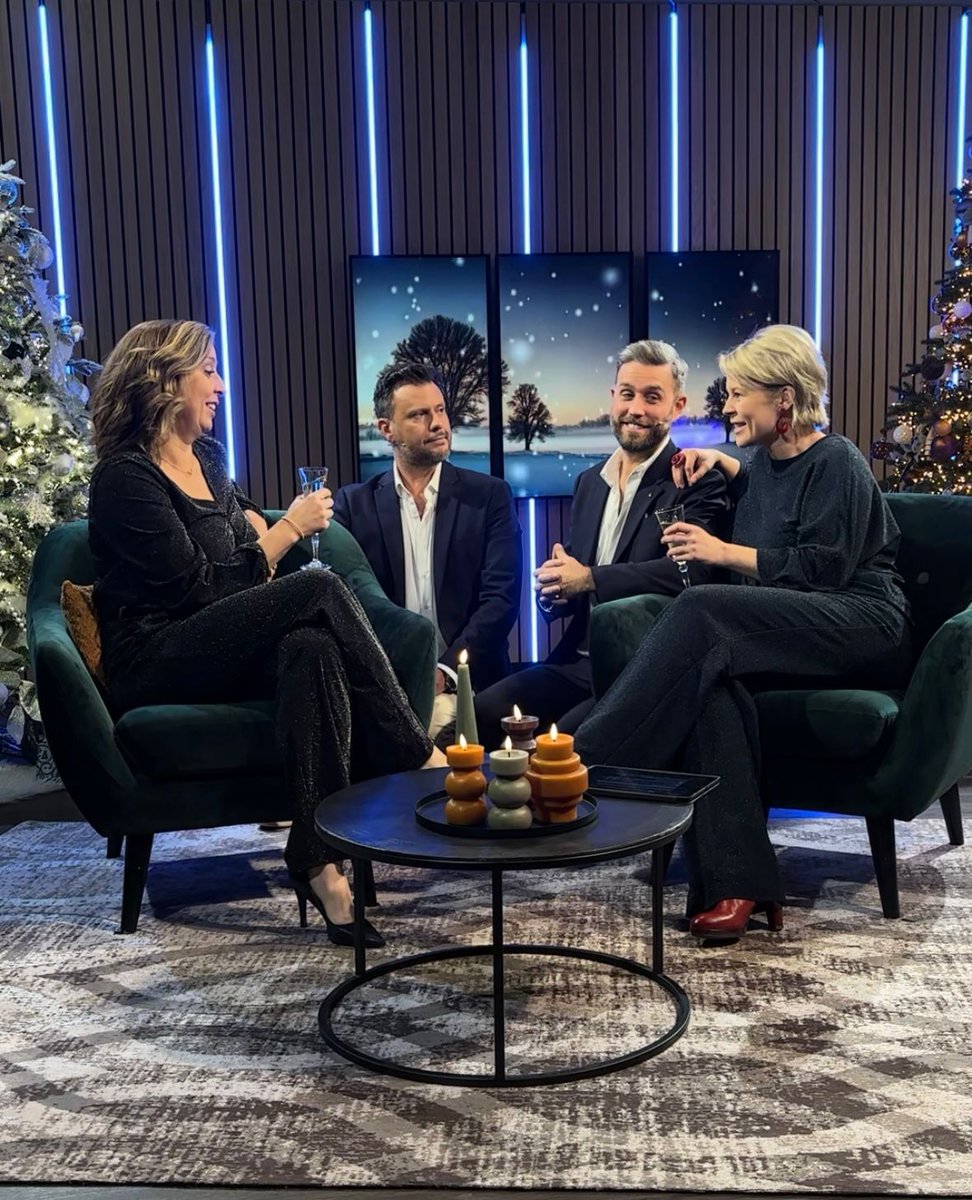 evaclockaerts's tweet photo. Leef! 🍀 Geniet! 🔆 Heb lief! ♥️

⭐️ Happy New Year! 🥳

Ook in 2025 zijn we er voor u!
@RTV_Vandaag https://t.co/GUnJv2vGMj
