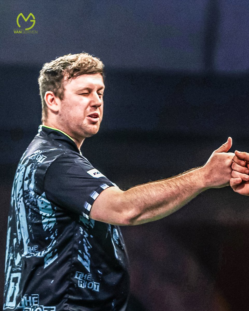 MvG180's tweet photo. 𝐎𝐧𝐞 𝐬𝐭𝐞𝐩 𝐜𝐥𝐨𝐬𝐞𝐫! 💚🎯 Into the semifinals at Ally Pally. 🎯 Huge respect to Callan Rydz for an amazing tournament! https://t.co/pyyW98TJCW