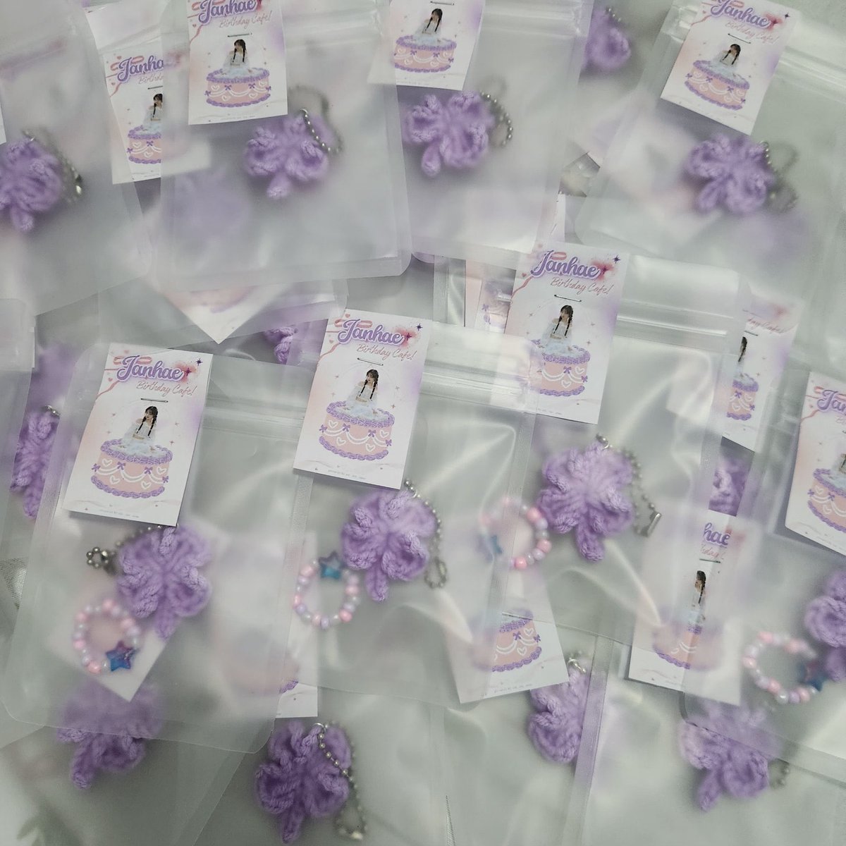 Je_tay_aime's tweet photo. 💜𝐺𝑖𝑣𝑒𝑎𝑤𝑎𝑦 𝑓𝑜𝑟 #JANHAEBIRTHDAYCAFE2025

- ʟᴜᴄᴋʏ ᴄʟᴏᴠᴇʀ 41 ᴇᴀ
☆sᴇᴄʀᴇᴛ ᴡɪᴛʜ ʀɪɴɢ 5 ᴇᴀ☆
(1ᴇᴀ/ᴘᴇʀsᴏɴ)

#JANHAE #JANIVERSE https://t.co/jqNxqGqlX9