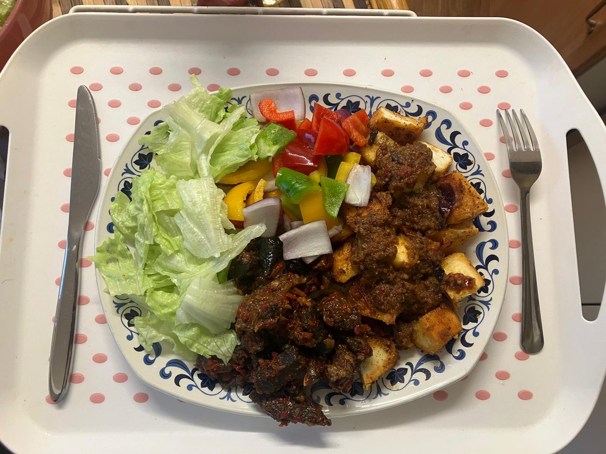New year meal 2025. Who is hungry?

🎵This year blessings, testimonies dem follow follow follow you dey go🎶🎼