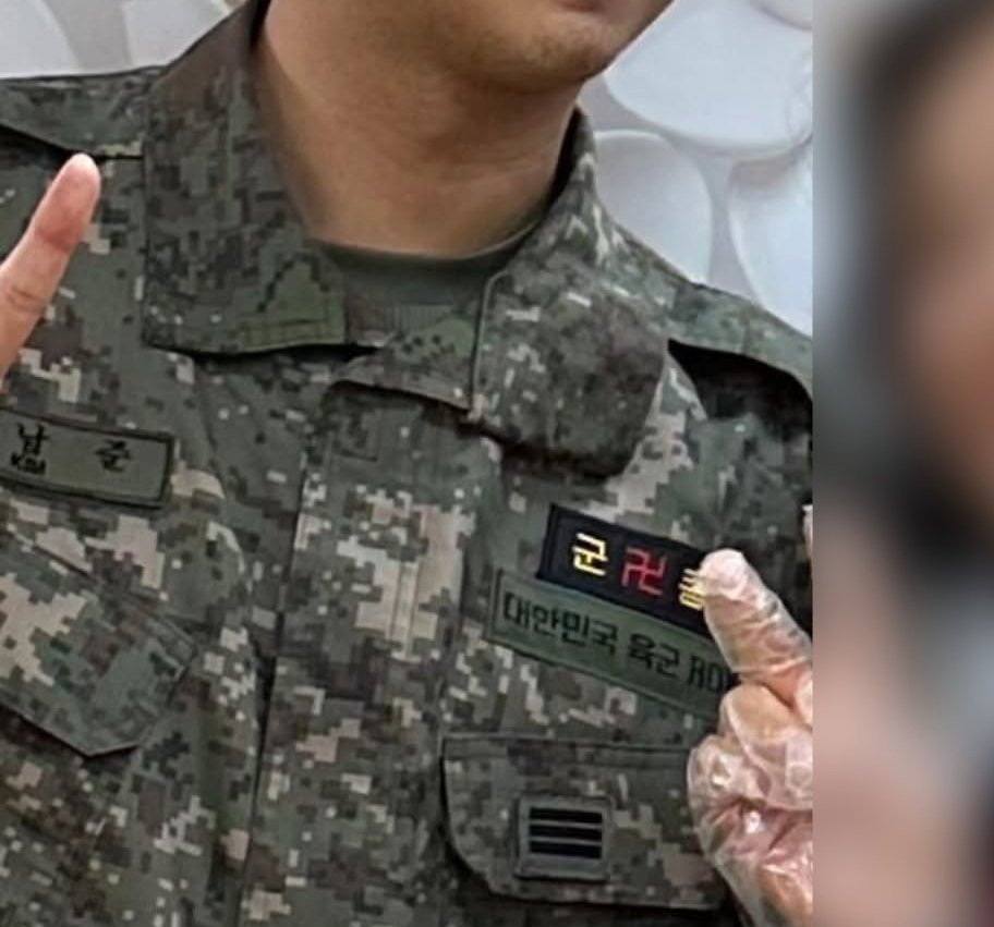 Haters and losers don't have anything to do except being dumb and pathetic. In their new nonsense,  they are spreading misinformation about Namjoon and his military badge and try to start hate train against him.

The badge Namjoon is wearing belongs to military officers who are