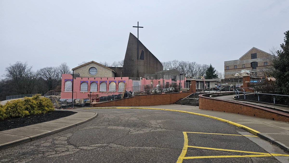 NASCAR_JACK's tweet photo. Excited to see Chi-Chi's new location in front of the chapel https://t.co/jVEQSjGEmH