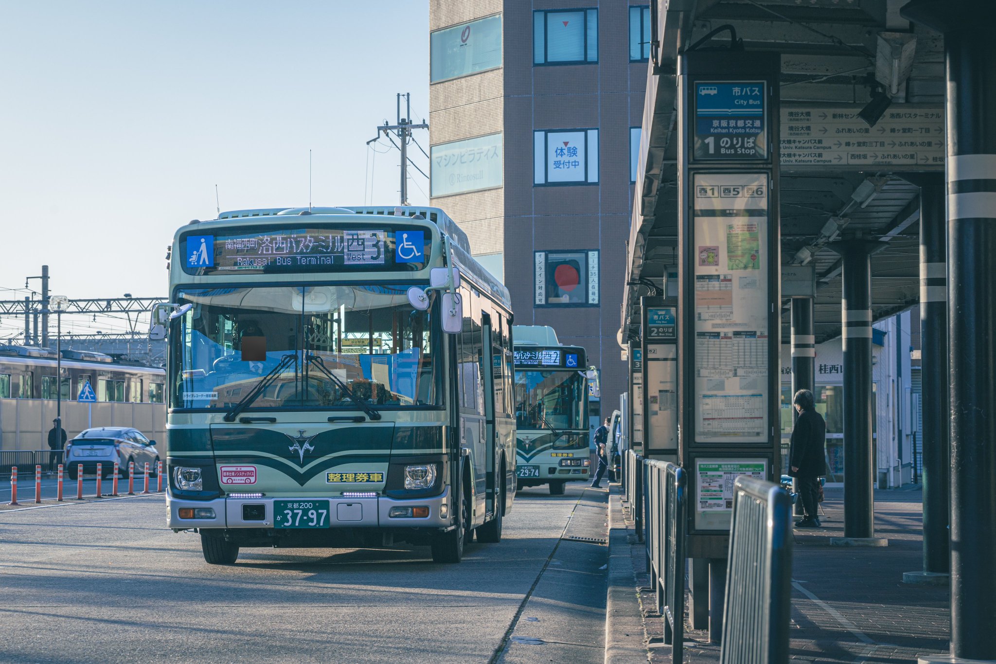 ハズキ ファイル:Kawasaki City Bus S-1017 ISUZU ERGA HYBRID 2SG