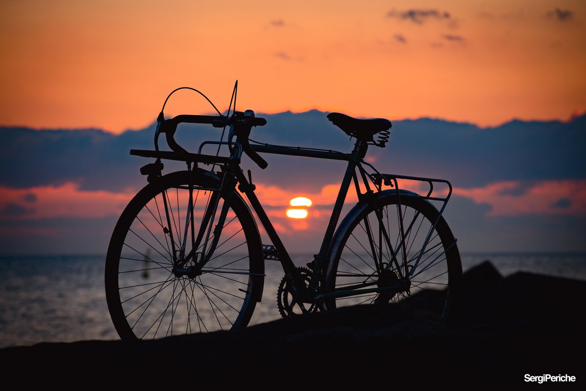 Primera pedalada i primer sol de l'any...

Feliç 2025!!! 🚲🚲🚲