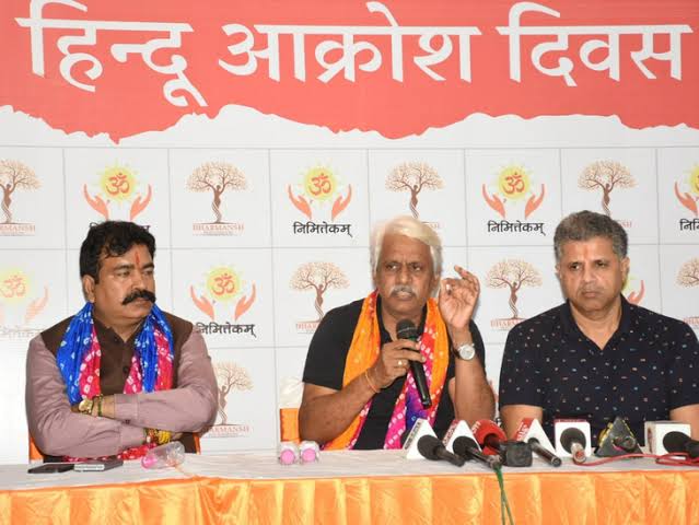 शनिवार को राजस्थान इंटरनेशनल सेंटर में ‘हिन्दू आक्रोश दिवस’ मनाया गया। कार्यक्रम में मुख्य वक्ता के रूप में पुष्पेन्द्र कुलश्रेष्ठ समेत कई लोग मौजूद रहे। कार्यक्रम के दौरान भारत में हिन्दू शरणार्थियों के हित के लिए 'विस्थापित हिन्दू पुनर्वास बोर्ड' के गठन की मांग भी की गई।