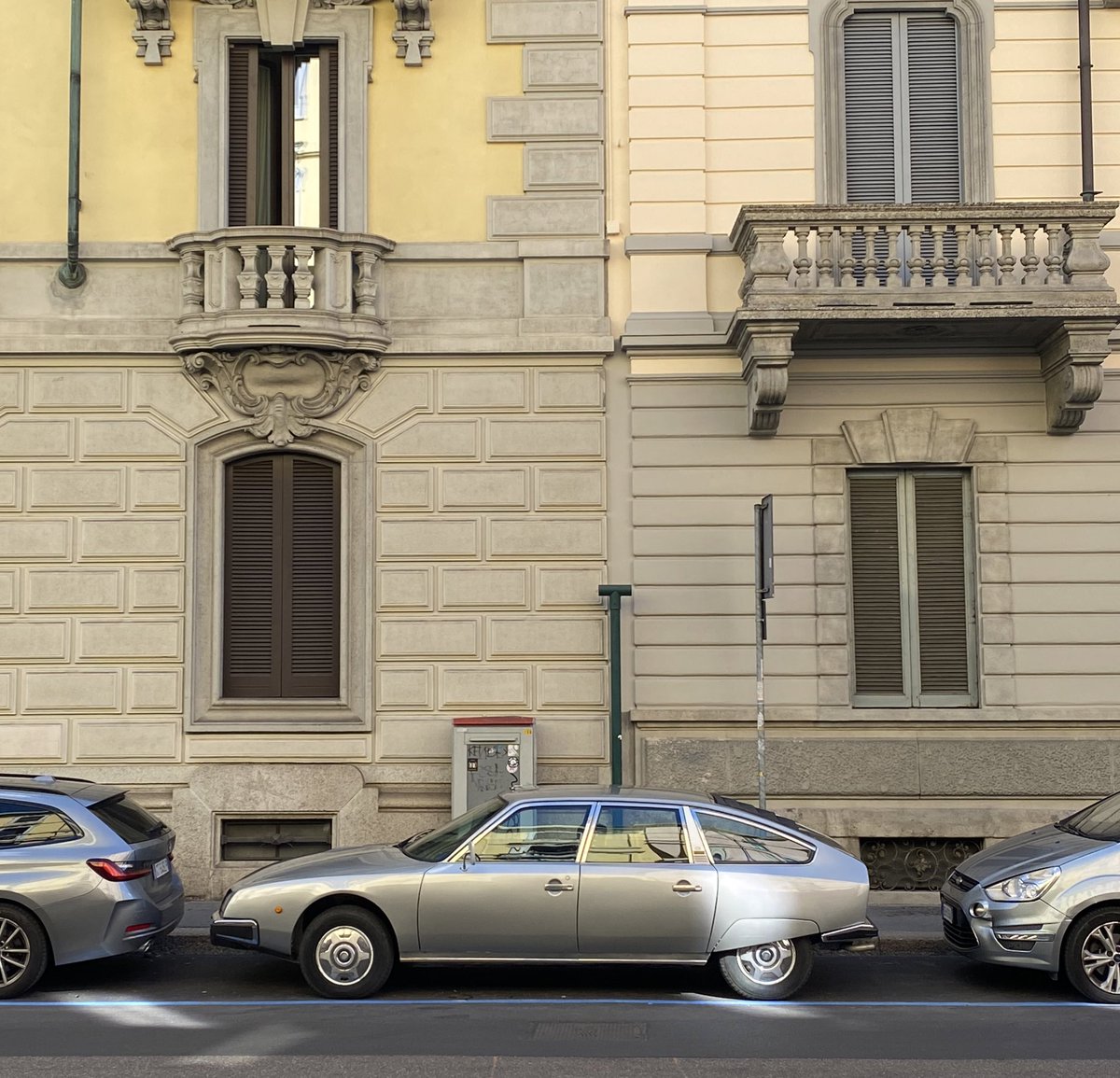 OttantaMagic's tweet image. Happy new year 2025 with the Citroën CX, winner of 1975 COTY🍾🥂