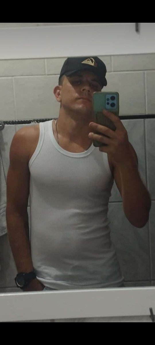 phellipeIsidoro's tweet image. Feliz ano novo ✌🏼🤫