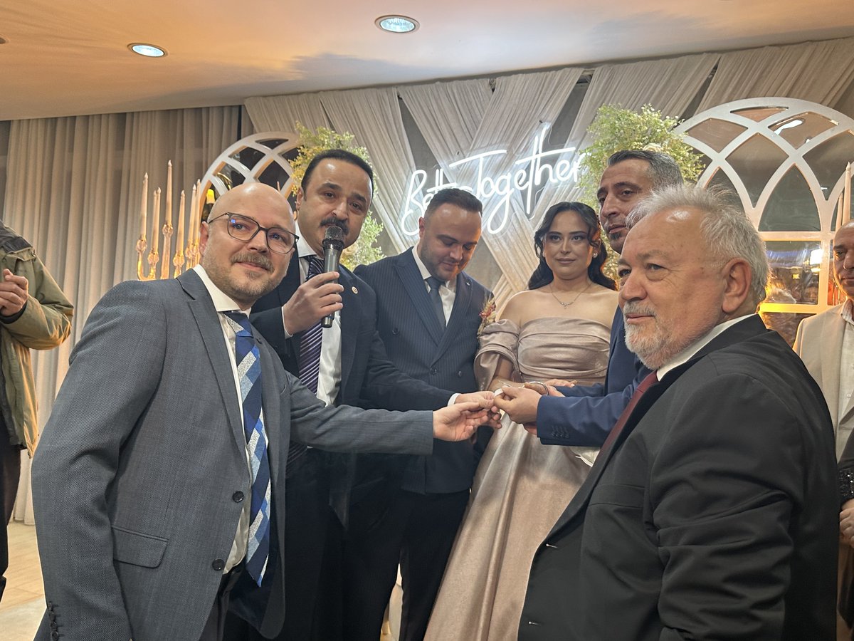 Kıymetli yeğenim Şerif Kaan Şanlıtürk ve Şule kızımızın nişan yüzüklerini takmış bulunmaktayız.

Şanlıtürk ve Yuvarlak aileleri olarak bu mutlu günde bir araya gelmekten büyük mutluluk duyuyoruz. 

Rabbim, genç çiftimize iki cihan saadeti nasip eylesin.